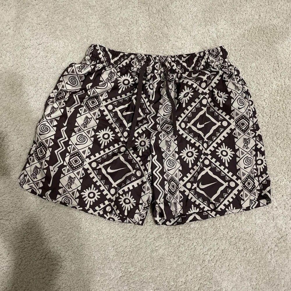 size medium men’s nike shorts
